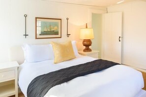 6 bedrooms, desk, iron/ironing board, travel cot - Downtown Historic Home | Hot Tub (Nantucket)