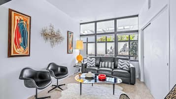 House, Multiple Beds, Fireplace, Garden View (Mid Century Modern Experience) | Living area | 42-inch flat-screen TV with digital channels
