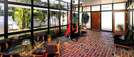 House, Multiple Beds, Fireplace, Garden View (Mid Century Modern Experience) | Dining