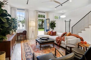 Unclassified image, 2 of 27, button