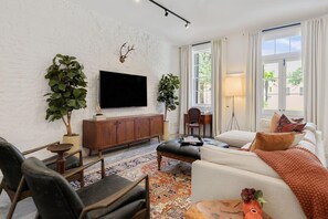 Unclassified image, 3 of 27, button