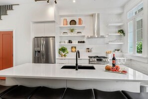 Unclassified image, 5 of 27, button