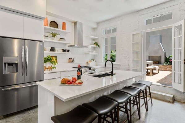 Unclassified image, 1 of 27, button