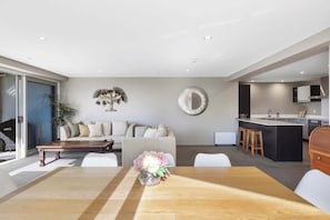 Interior - Sun filled & Spacious with Ocean Views & beach (Mount Maunganui)