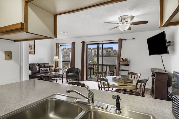 Condo, 1 King Bed with Sofa bed, Balcony, Golf View | Private kitchen | Fridge, microwave, oven, stovetop