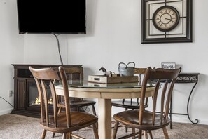 Condo, 1 King Bed with Sofa bed, Balcony, Golf View | Dining - Cowboy Flats (Branson)