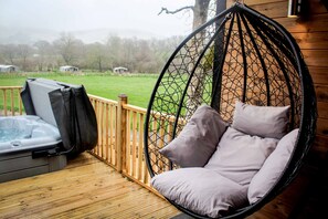 Terrace/patio - Buck Barn  -  a cabin that sleeps 6 guests  in 2 bedrooms (Nantmel)