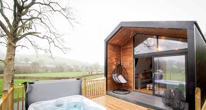 Buck Barn - a cabin that sleeps 6 guests in 2 bedrooms