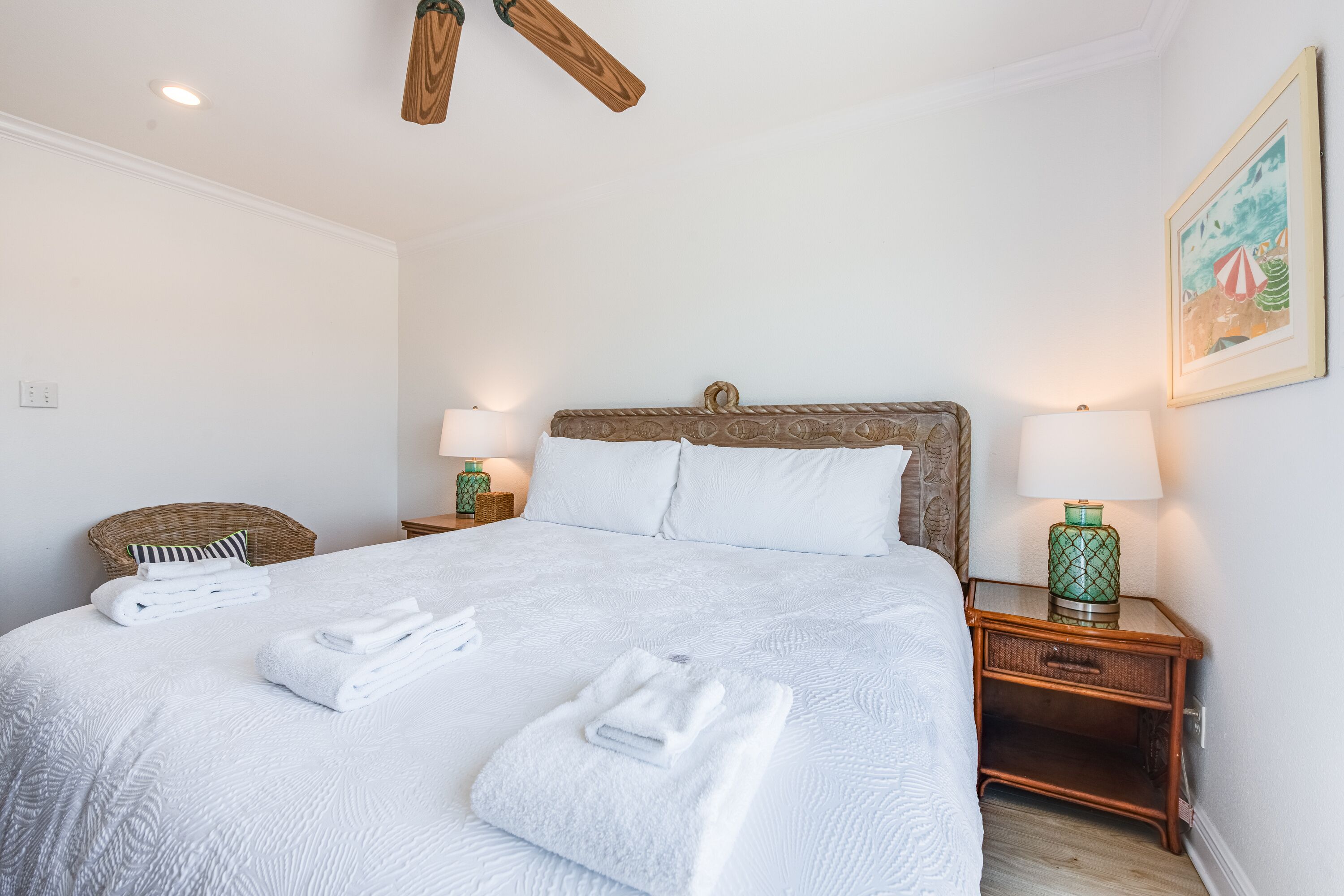 Gorgeous split level condo with views of the intercoastal waterway!