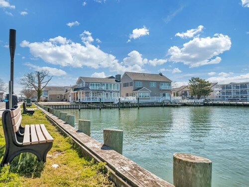 Pet Friendly Townhome Steps to Beach
