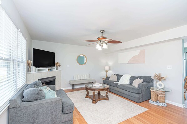 TV, fireplace, offices