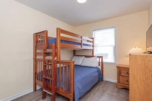 3 bedrooms, WiFi, bed sheets