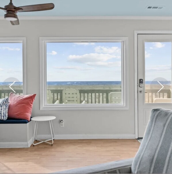 Smart TV, fireplace, Netflix, books