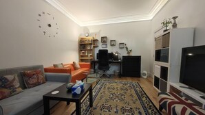 Living area - Cosy London Apartment With 2 Bedrooms (London)