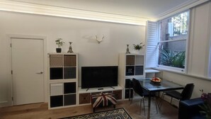 Interior - Cosy London Apartment With 2 Bedrooms (London)