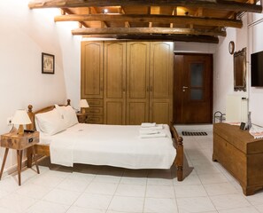 3 bedrooms, soundproofing, iron/ironing board, WiFi