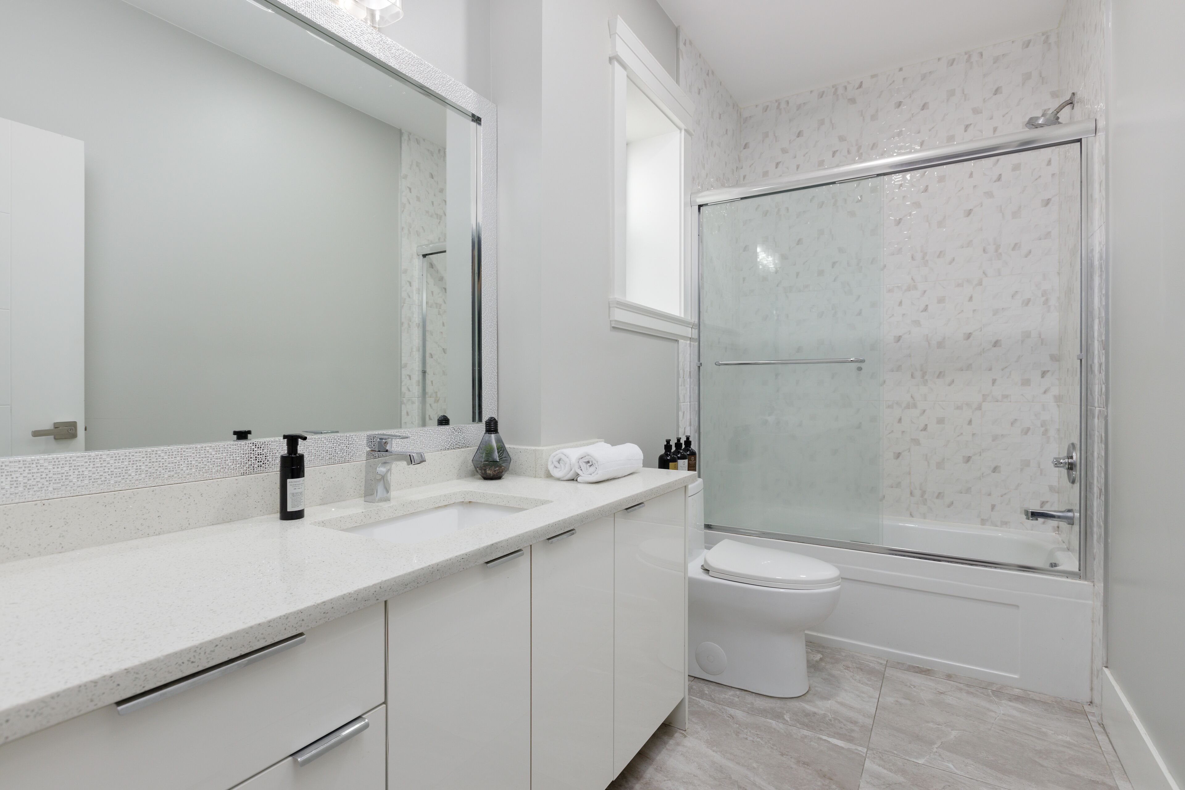 11058 - 83A Bsmnt Suite