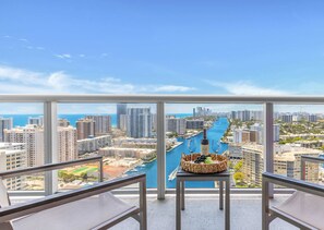 Property grounds - Infinite View |Balcony| Resort + Pool+ Gym (Hallandale Beach)