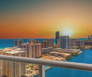 Property grounds - Infinite View |Balcony| Resort + Pool+ Gym (Hallandale Beach)