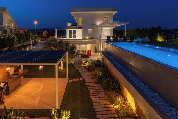 Outdoor pool, a heated pool