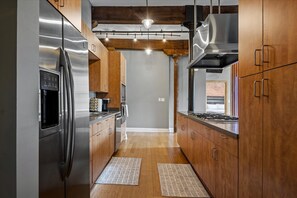 Fridge, microwave, oven, stovetop - New Loft Near Convention Center (Indianapolis)