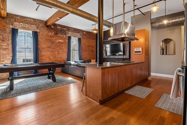 Games room - New Loft Near Convention Center (Indianapolis)