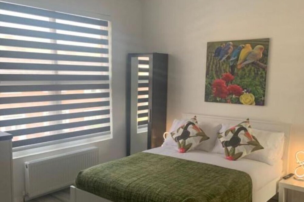 Bloomsbury House - Modern studios near Anfield