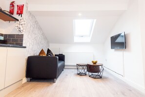 Comfort Studio, 1 Double Bed D | Living area | 32-inch flat-screen TV with cable channels, TV - The Blossoms Liverpool City - Modern Studios and Apartments near Anfield (Liverpool)