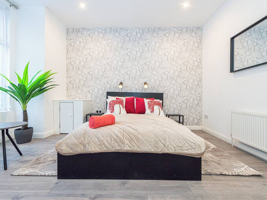 Työpöytä, kannettavalle tietokoneelle sopiva työtila