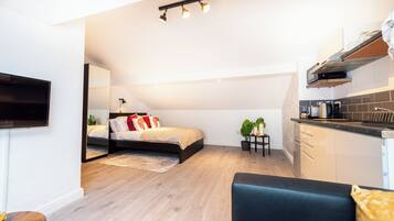 Comfort Studio, 1 Double Bed D | Living area | 32-inch flat-screen TV with cable channels, TV