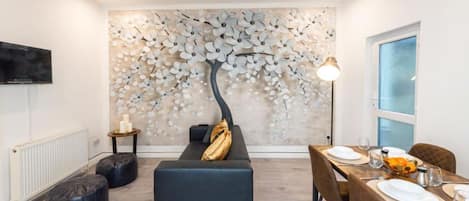 Bureau, espace de travail pour ordinateur portable