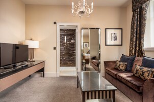 Signature Suite | Living area