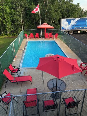 Sesongbasert utendørsbasseng