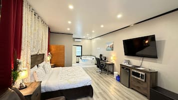 Suíte estúdio real | Escrivaninha, Wi-Fi de cortesia, roupa de cama