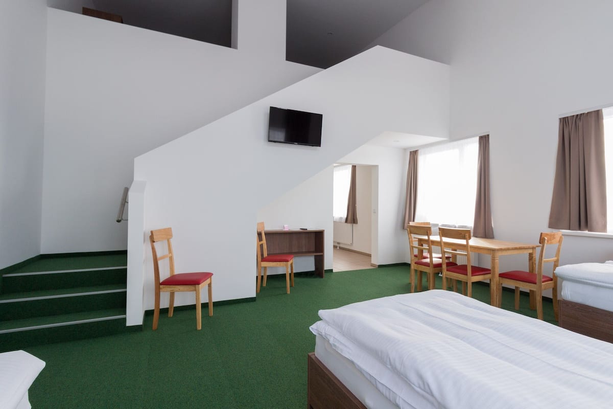 Basic Quadruple Room | Hypo-allergenic bedding, soundproofing, free WiFi