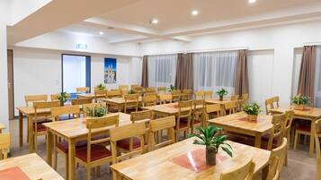 Daily buffet breakfast (EUR 16.90 per person)