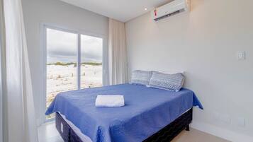 Chalet | 5 bedrooms, blackout drapes, free WiFi, bed sheets