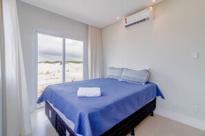 Chalet | 5 bedrooms, blackout drapes, free WiFi, bed sheets