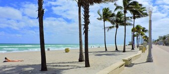 2/2 Beach View-Shared Heated Pool-Large Balcony