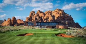 Exterior - Sun Seeker 2 Bedroom Home by RedAwning (Washington)