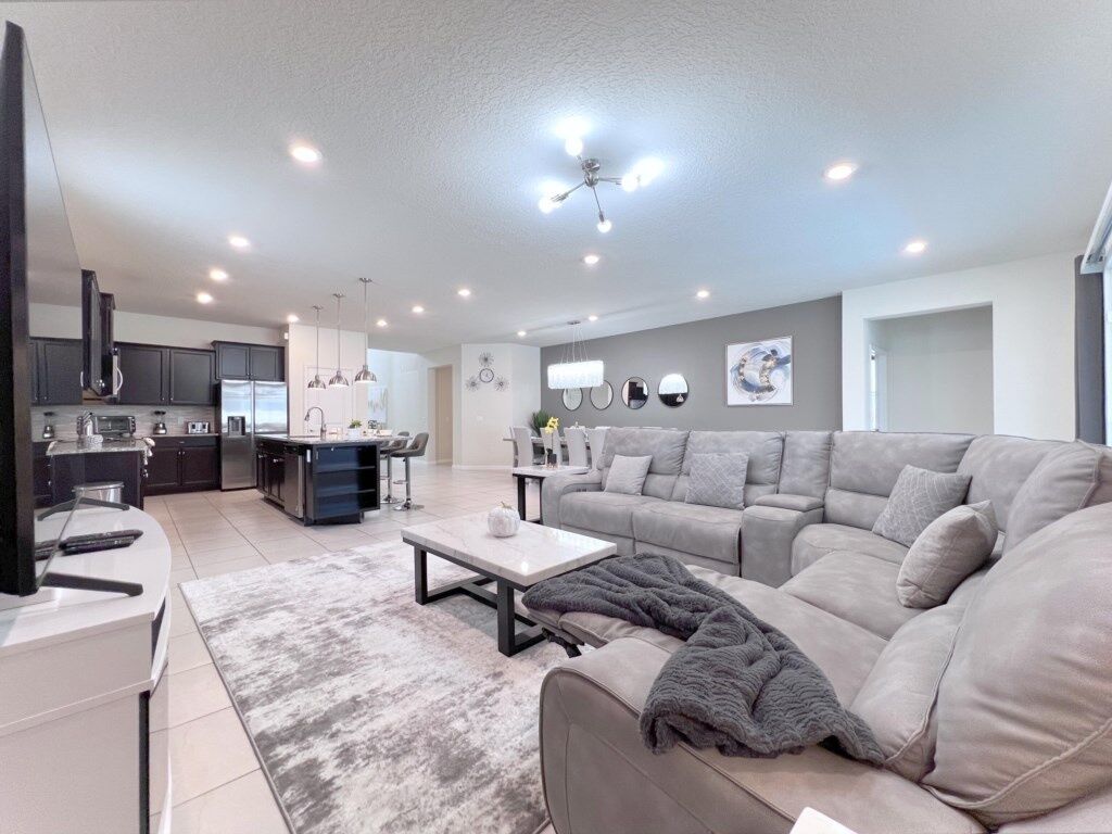 House, Multiple Bedrooms | Living area