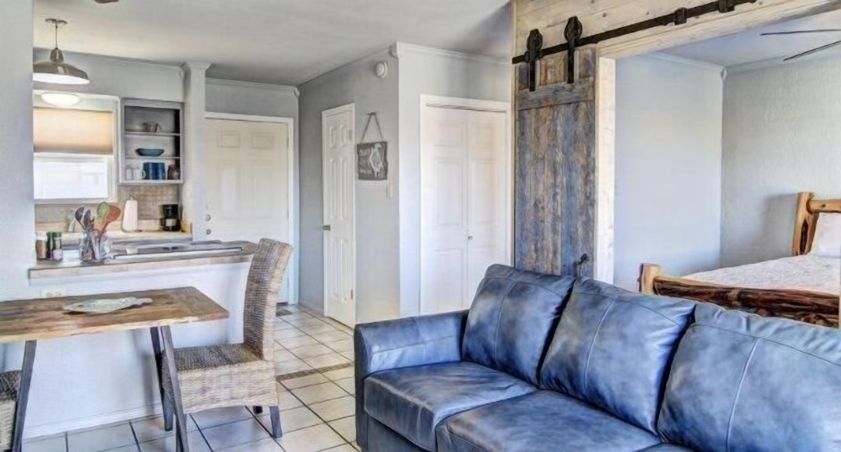 Bay Tree B6 Condo by Redawning