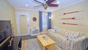 Condo, 1 Bedroom | Living area | Streaming services