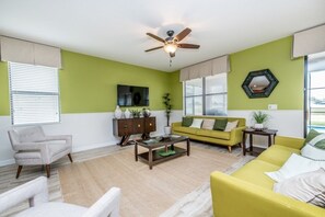 Vila, vários quartos | Área de estar