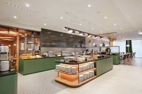 Buffet. H+ Hotel Frankfurt Eschborn