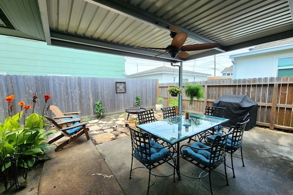 屋外ダイニングエリア