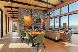 Dining - Blue Ridge Ultra Luxury with Stunning Mountain & Lake Views, Near Aska & Marina (Blue Ridge)