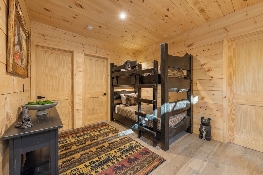 Blue Ridge Ultra Luxury with Stunning Mountain & Lake Views, Near Aska ...