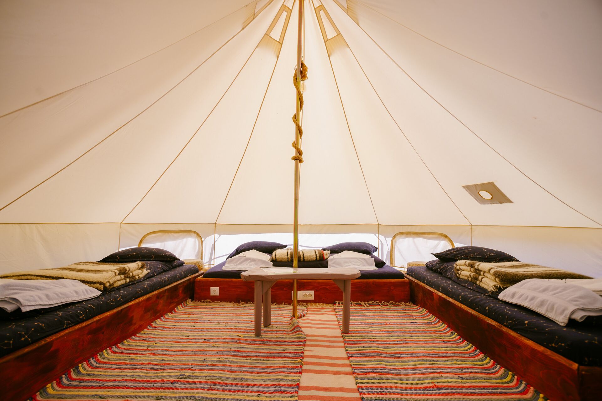 免费 WiFi、床单