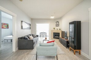 Fernseher, Kamin, Arbeitsbereiche